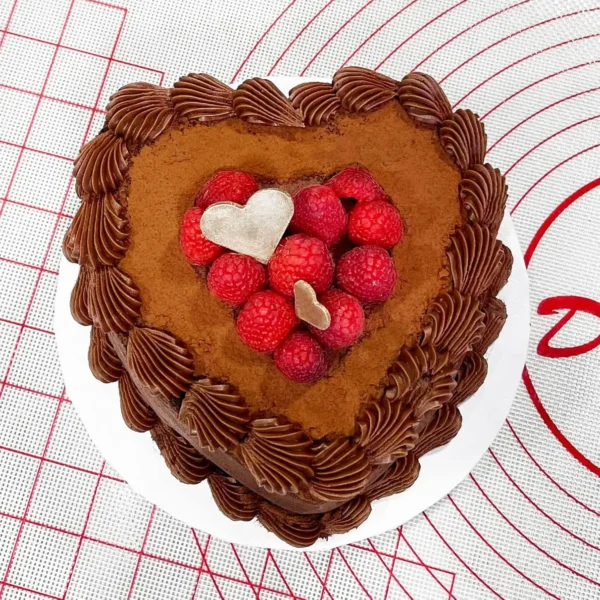 H023de61a1032453186a893c20e097f48f.webp Heart-Shaped Nonstick Cake Pan