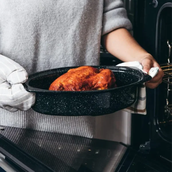 Covered Oval Roasting Pan with Lid