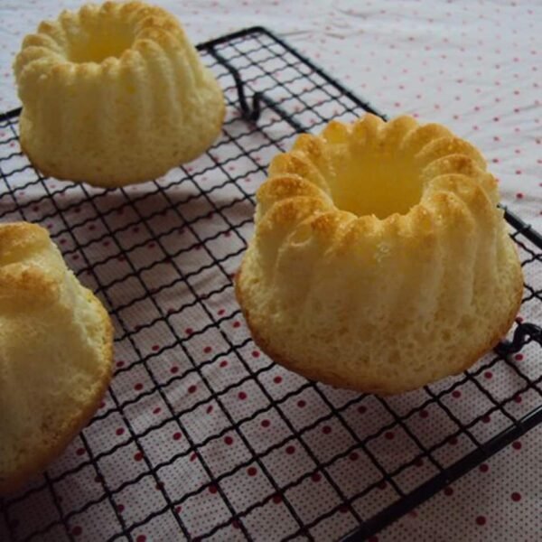 H89299c11b4464763bf09958f8cd5d8fch.jpg_960x960q80.jpg Mini Carbon Steel Fluted Tube Cake Pan